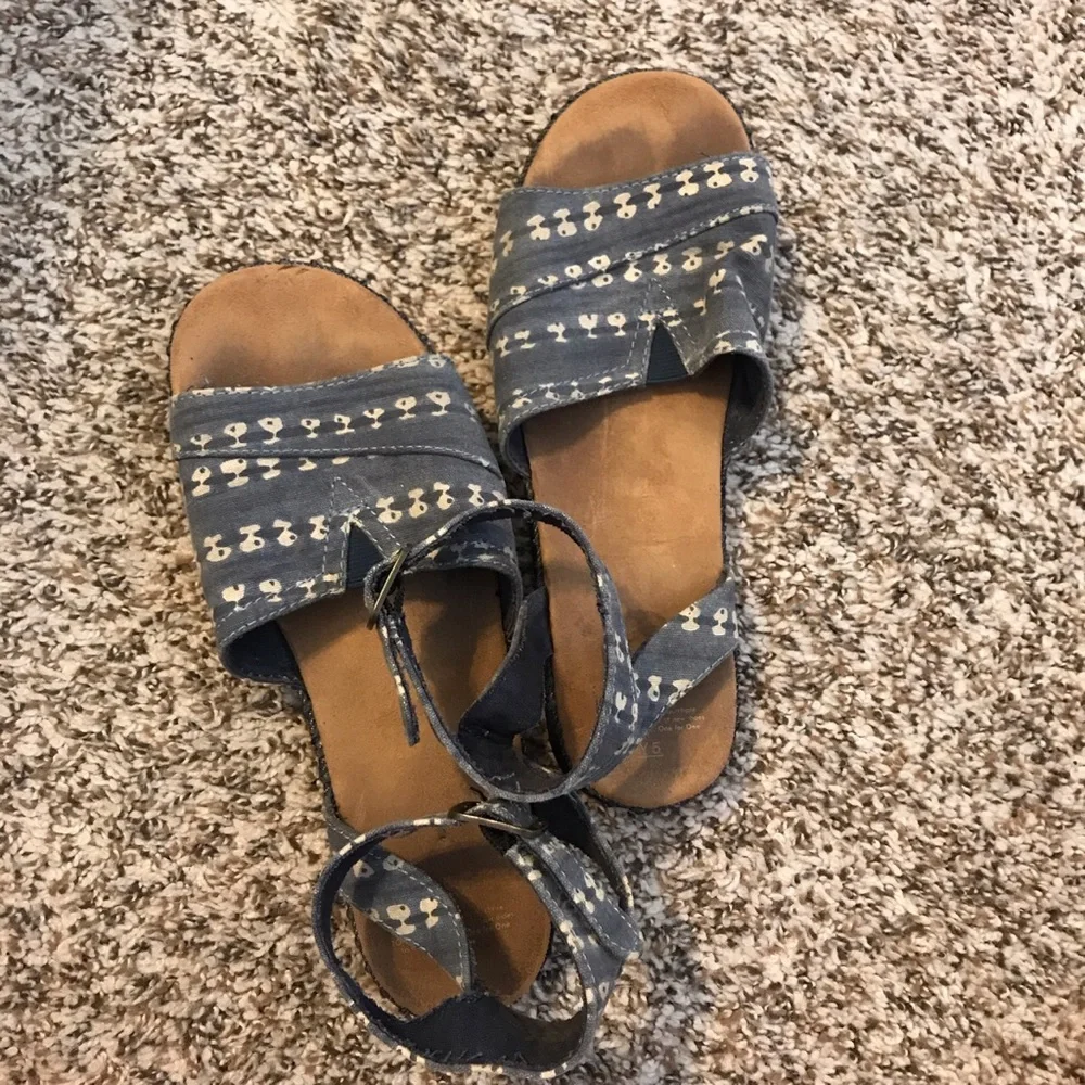 Tom’s sandals